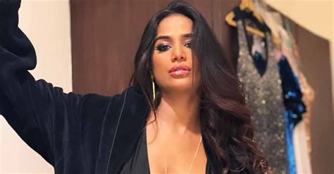 Poonam Pandey dies at 32 after battling cervical cancer